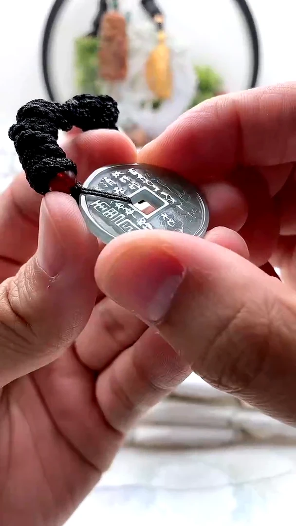 颈饰未镶嵌翡翠山鬼