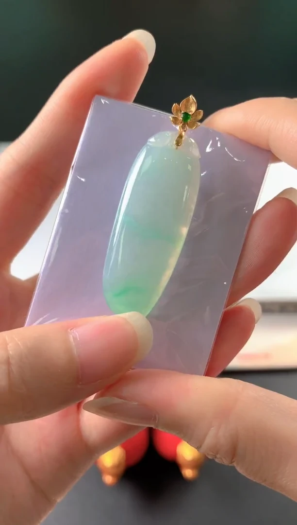 颈饰18K金镶嵌翡翠用****8吊坠