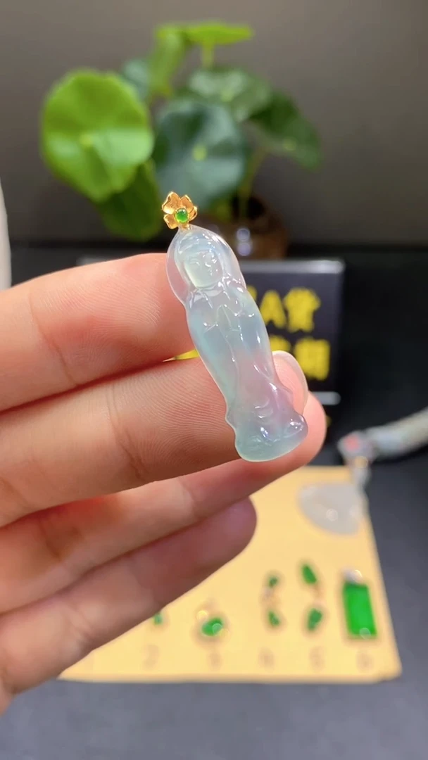颈饰18K金镶嵌翡翠翡翠A货