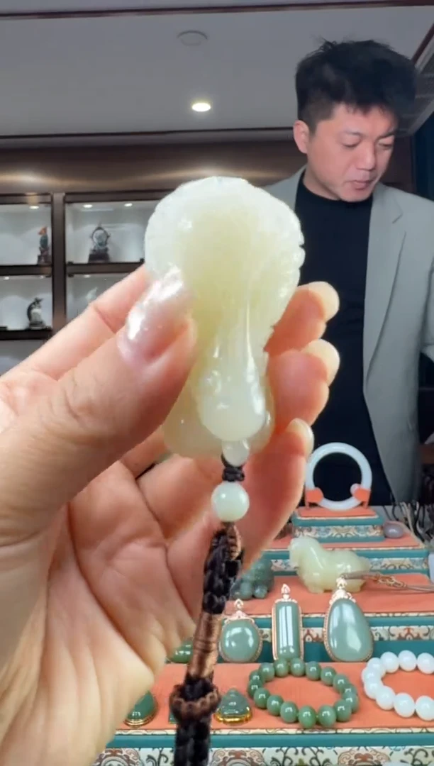 颈饰未镶嵌和田玉佩佩