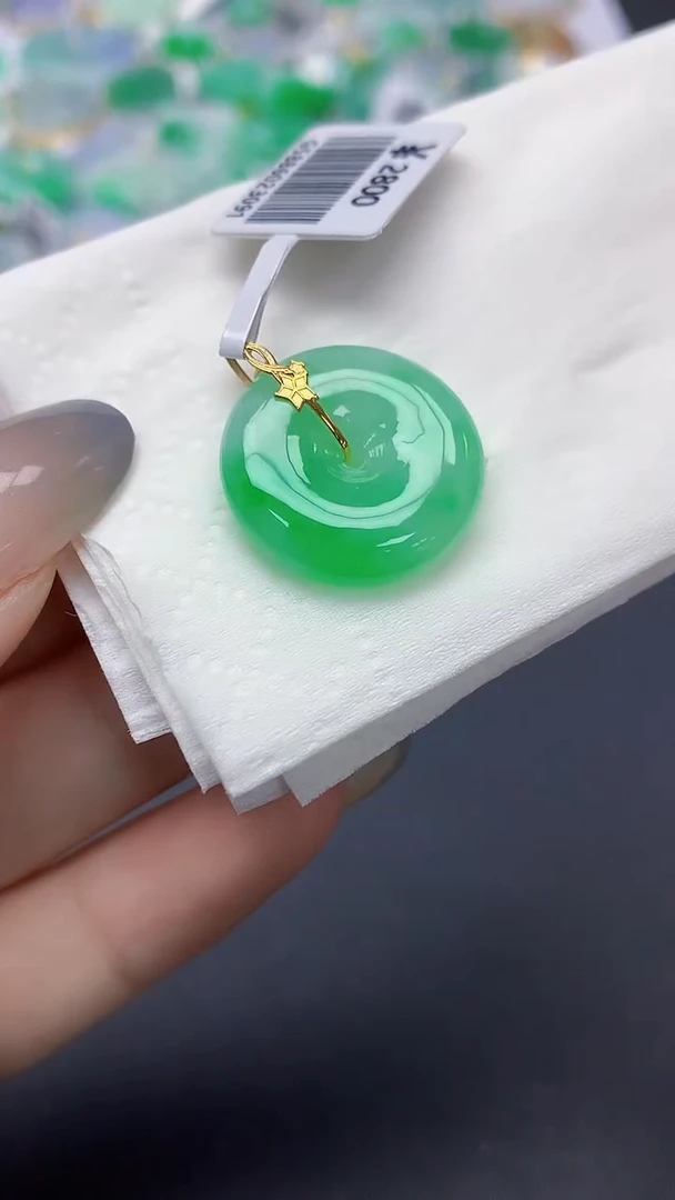 翡翠18K金镶嵌颈饰天然缅甸a货翡翠