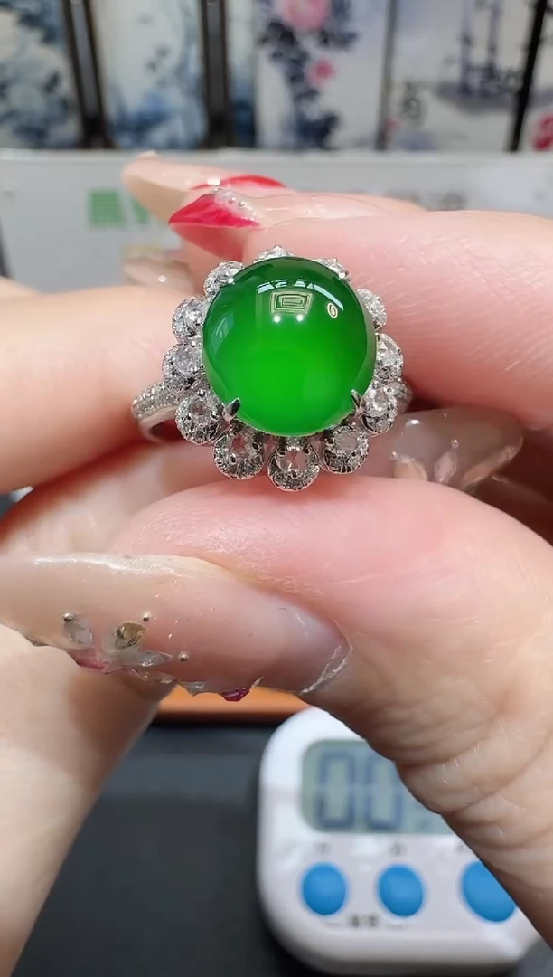 18K金镶嵌戒指翡翠青*果寄售回流，24小时鉴赏期