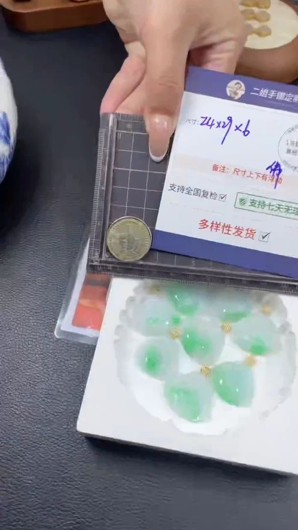 18K金镶嵌挂件翡翠高货阳绿佛公多样性发其一CP20配绳