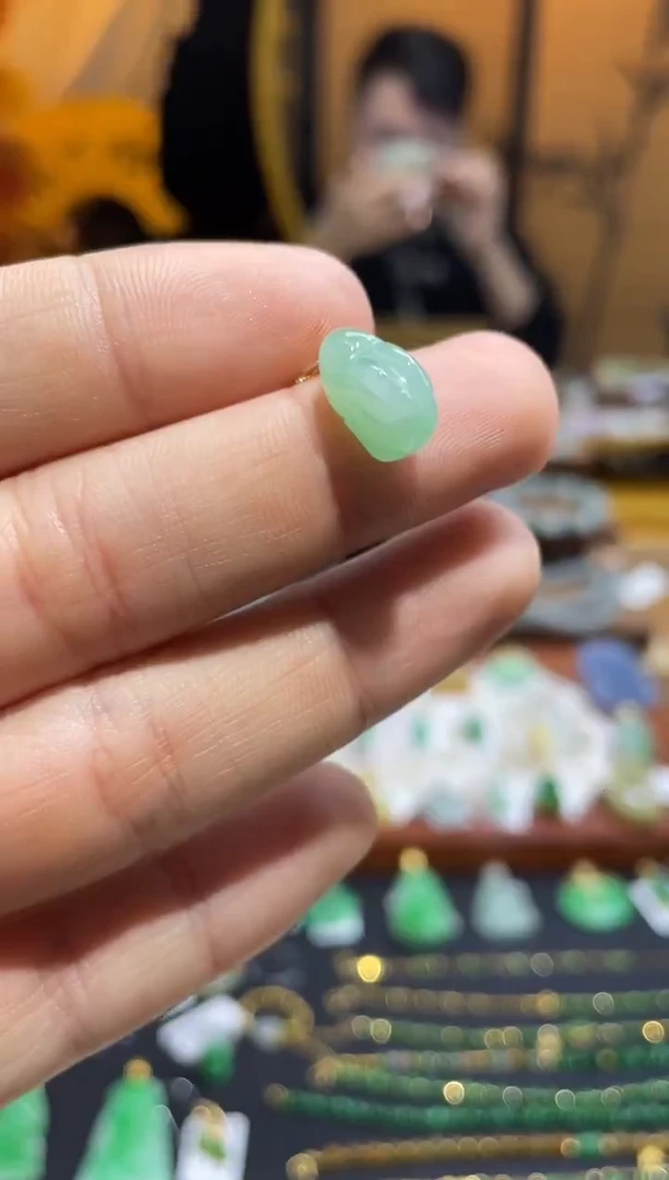 颈饰18K金镶嵌翡翠假一赔三