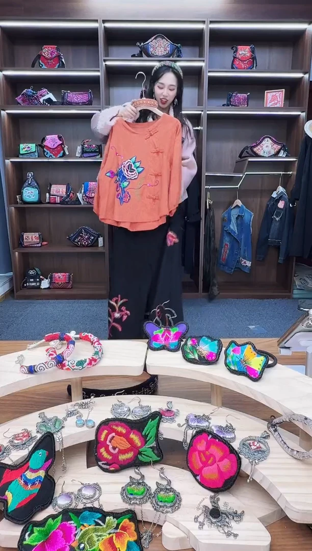 织绣A72蒙阿苏苗绣传承