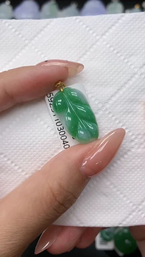 颈饰18K金镶嵌翡翠1111111111