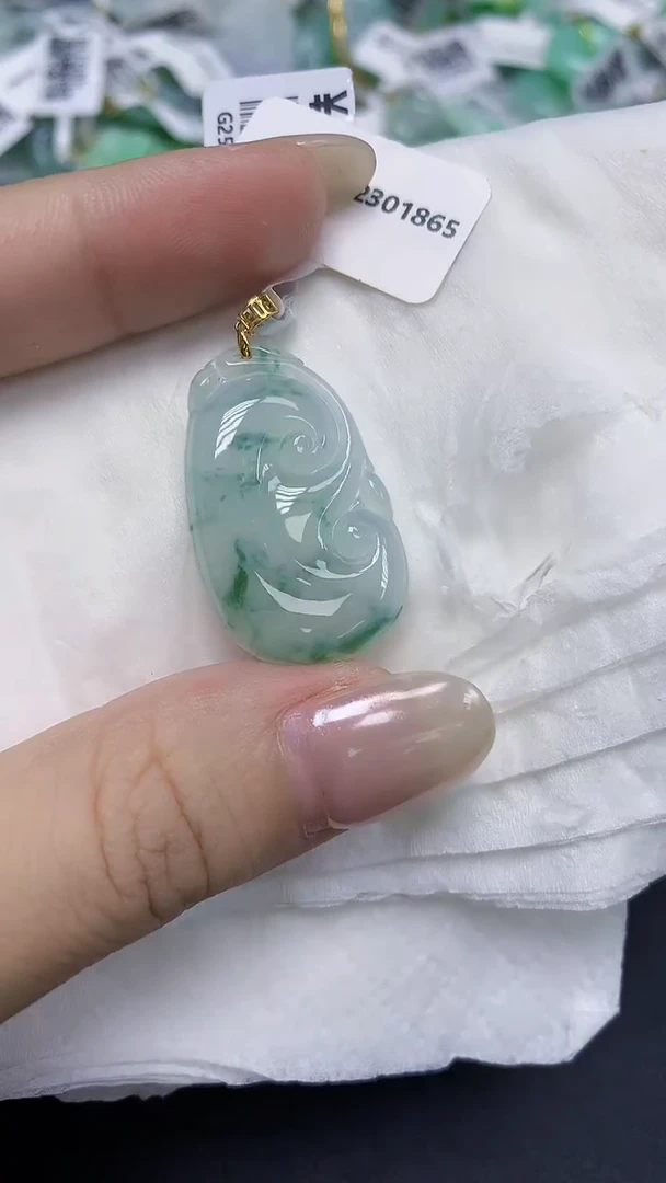 翡翠18K金镶嵌颈饰天然缅甸翡翠A货