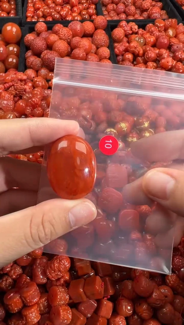 南红玛瑙未镶嵌颈饰1