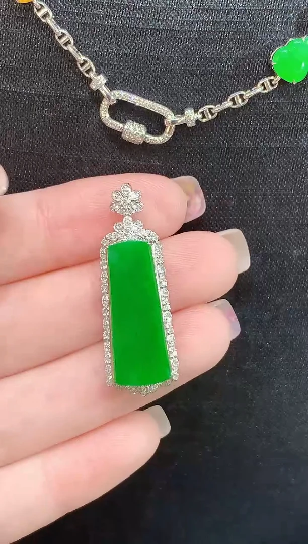 吊坠(不含链)18K金镶嵌翡翠多样性发其一