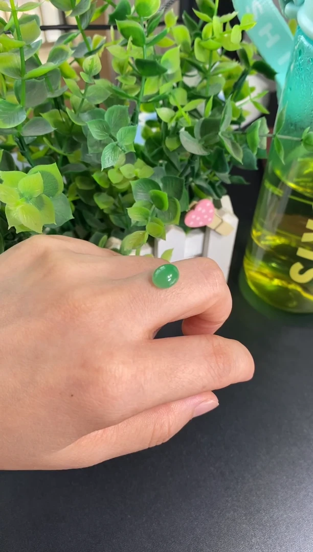 未镶嵌定制翡翠杏卡10绿蛋