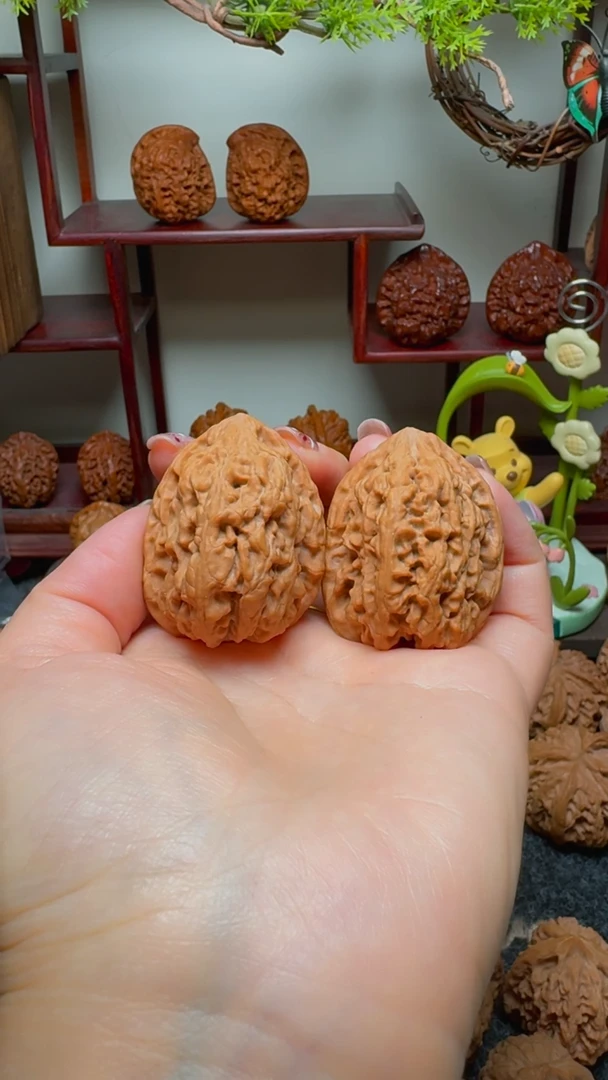 【闪购商品】文玩核桃把件野生原树石佛