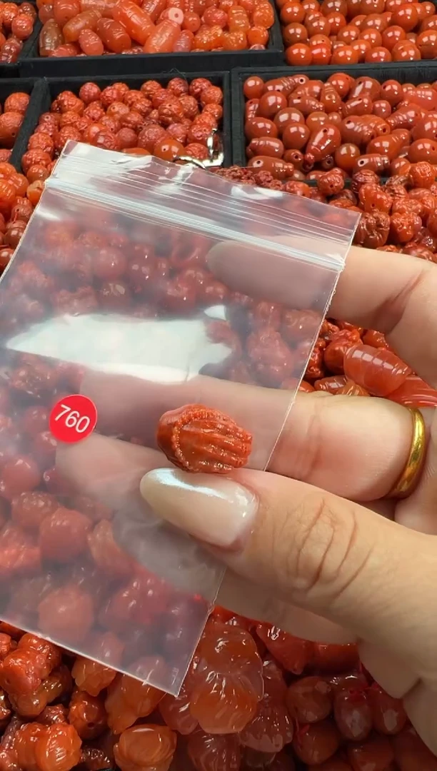 颈饰未镶嵌南红玛瑙1