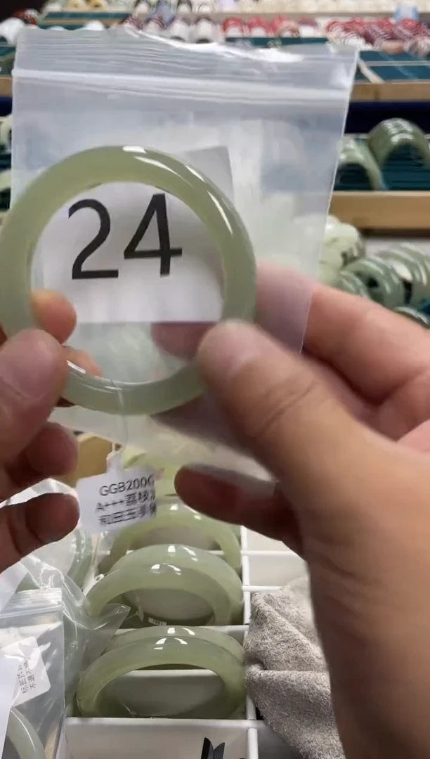 未镶嵌手镯和田玉和田玉手镯56圈24号