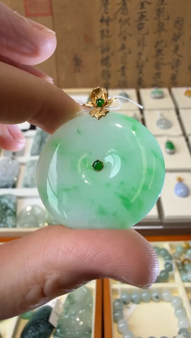 翡翠挂件18K金镶嵌A货翡翠多样性孤品