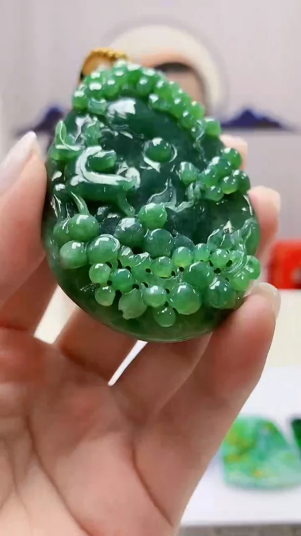 定制翡翠未镶嵌4852ms-毛货135鹿牌
