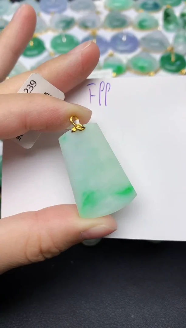 颈饰18K金镶嵌翡翠天然缅甸A货翡翠百元以上9元证书费自理