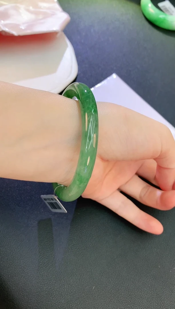 翡翠手镯未镶嵌荣*赠礼盒证书 麦麦
