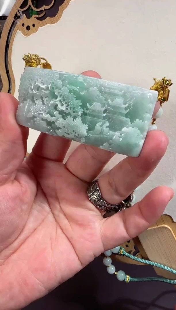 【闪购商品】翡翠颈饰未镶嵌牌子