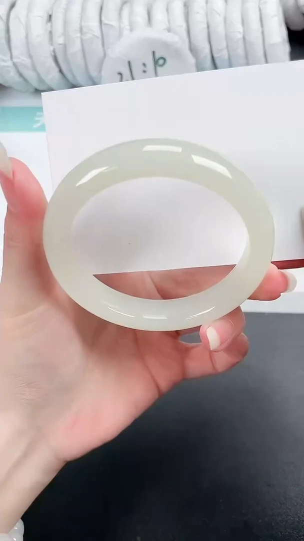 【闪购商品】石英质玉手镯未镶嵌152-60