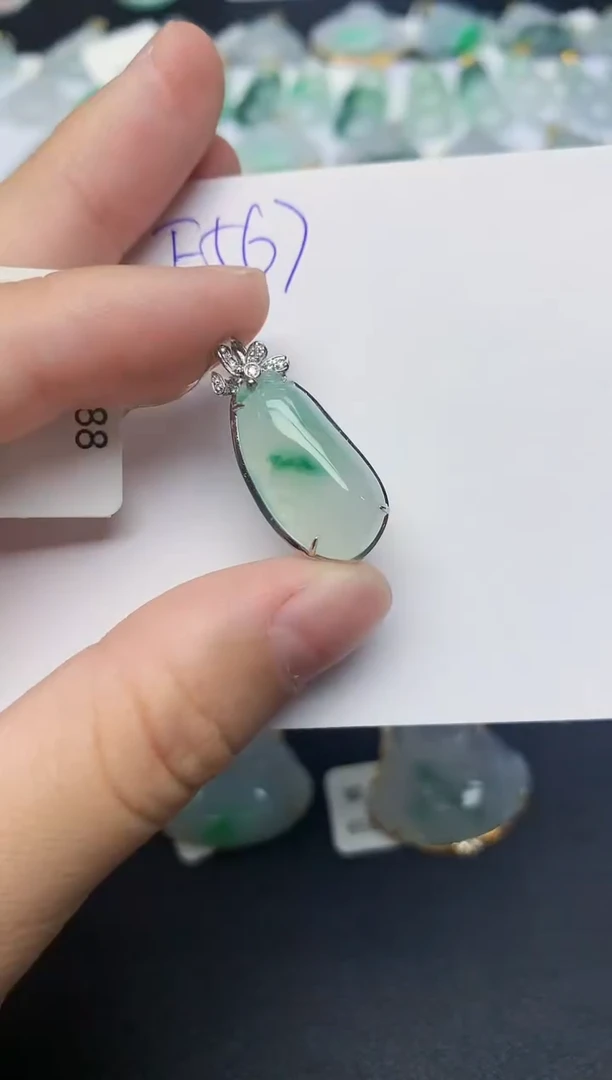 颈饰18K金镶嵌翡翠天然缅甸A货翡翠百元以上9元证书费自理