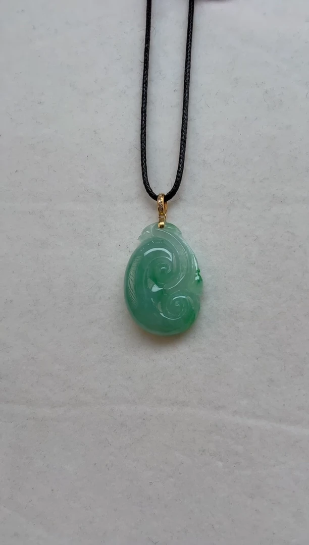 颈饰18K金镶嵌翡翠如意