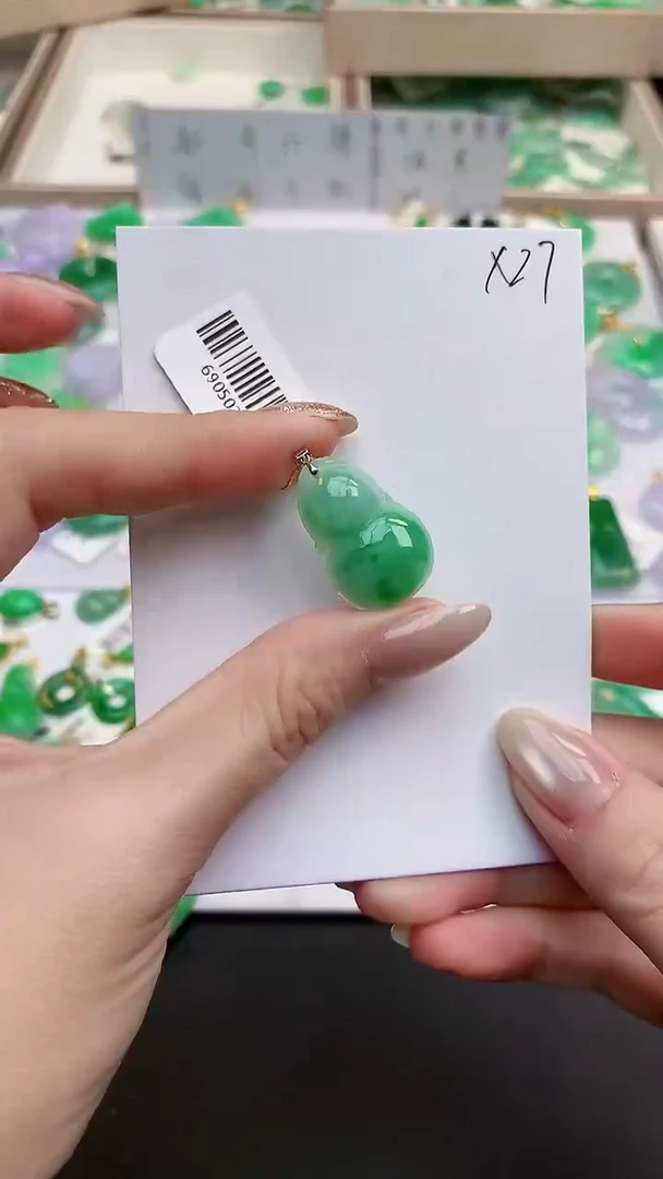 颈饰18K金镶嵌翡翠天然缅甸A货翡翠