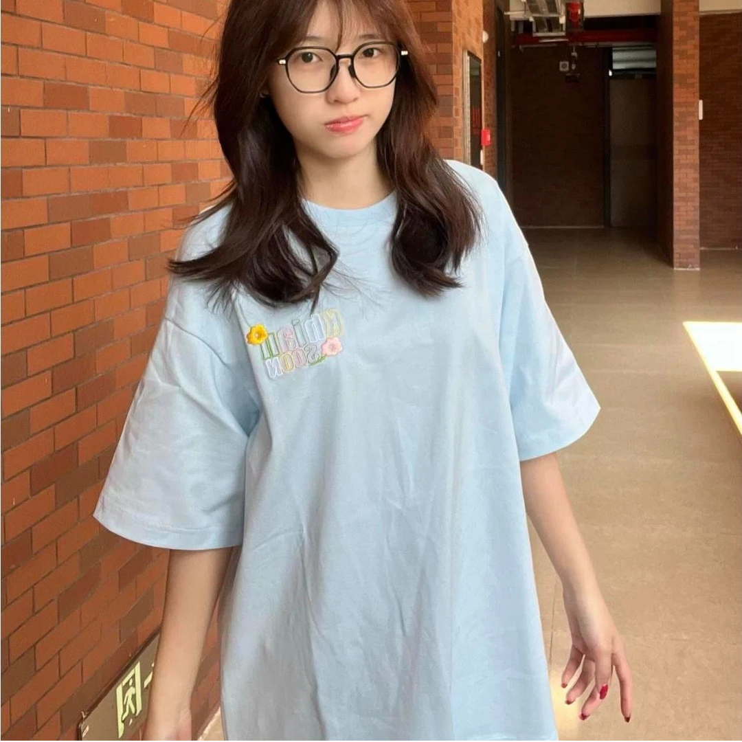 2025新款落肩彩色字母刺绣短袖t恤女夏季宽松学院风百搭纯棉上衣