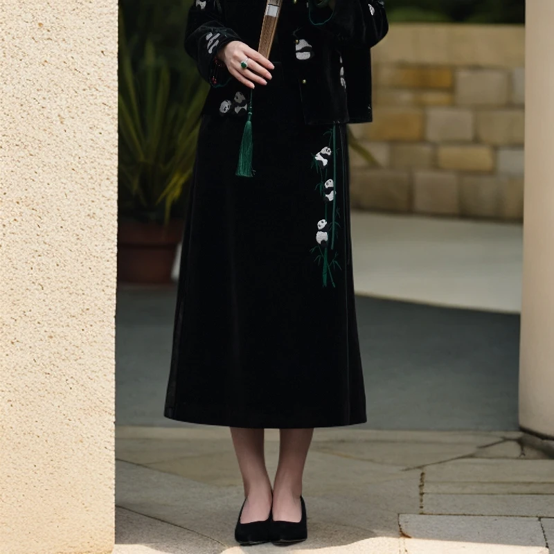 西子/【熊猫半裙】丝绒新中式刺绣小熊猫A字半裙/BQHY069