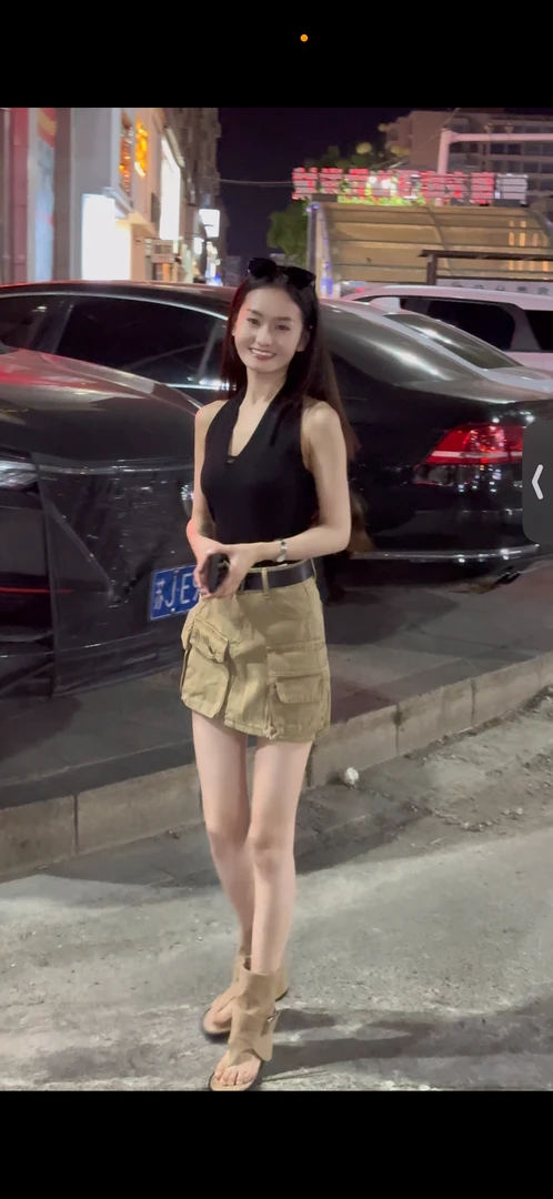 黑色V领设计感背心高级通勤显瘦辣妹时尚