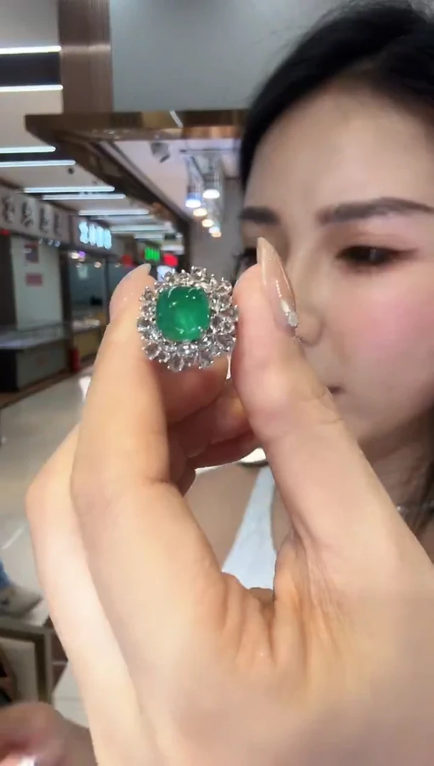 铂Pt950镶嵌戒指祖母绿3.85ct