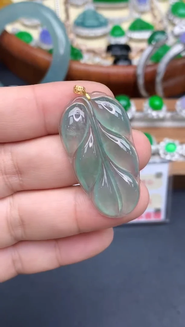 颈饰18K金镶嵌翡翠67-中国好珍宝