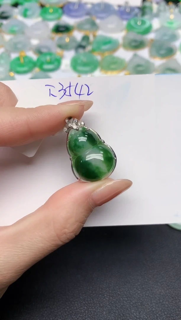颈饰18K金镶嵌翡翠天然缅甸A货翡翠百元以上9元证书费自理