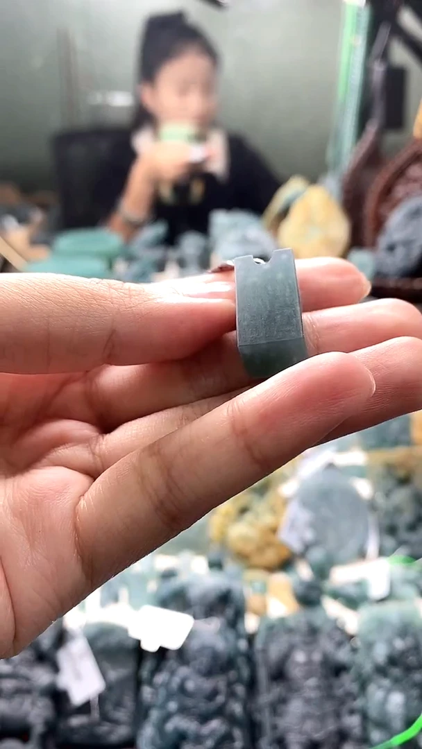 未镶嵌定制翡翠⑧**铺翡翠毛货不退不换12.11