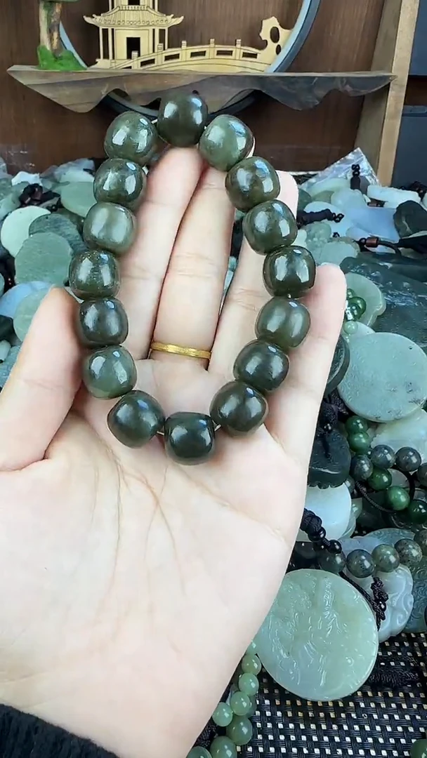 颈饰未镶嵌和田玉1
