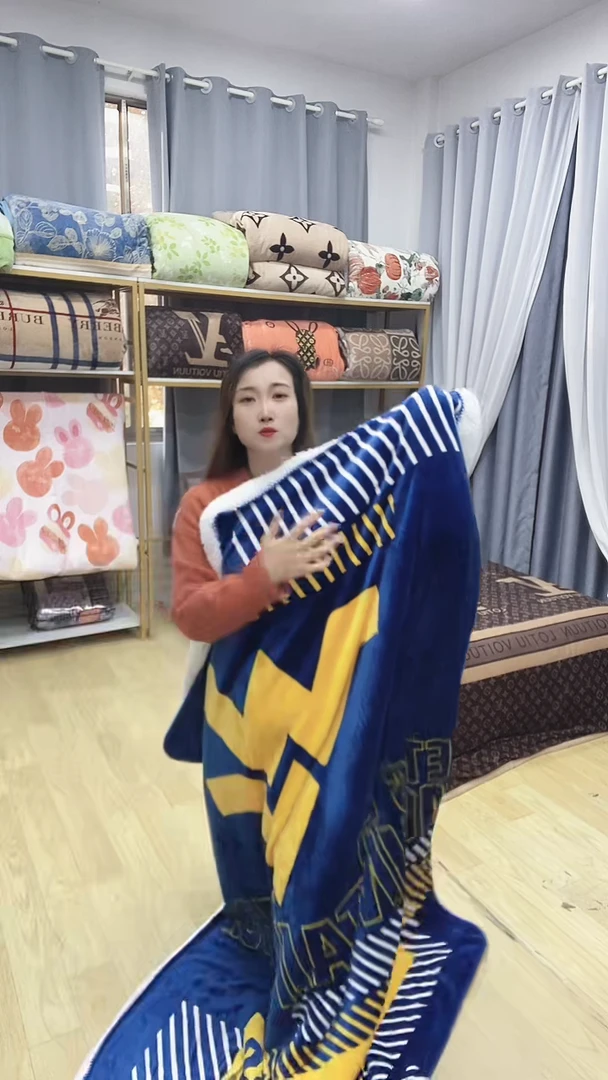 牛奶绒1.5*1.8双层毯沾污