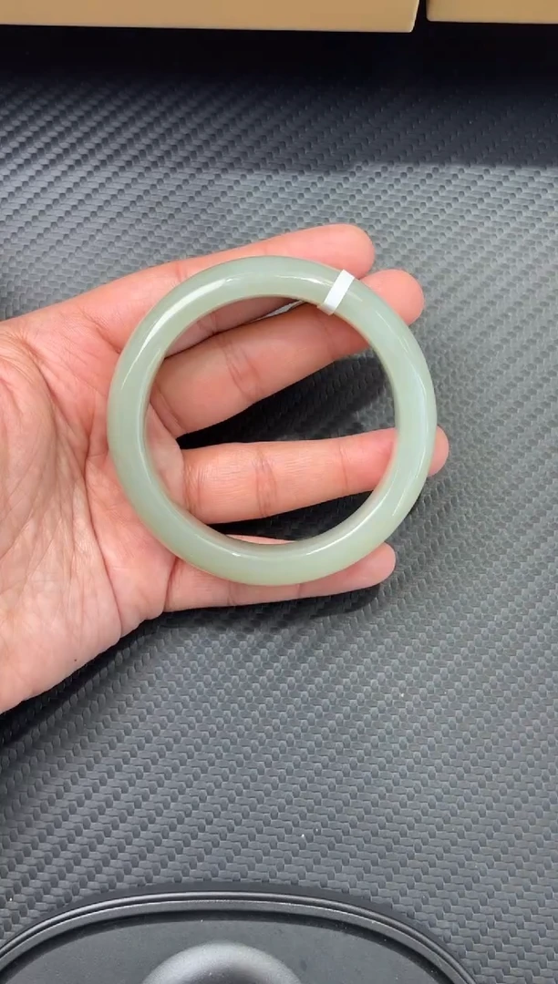 未镶嵌手镯和田玉且末微色差近矿56+m