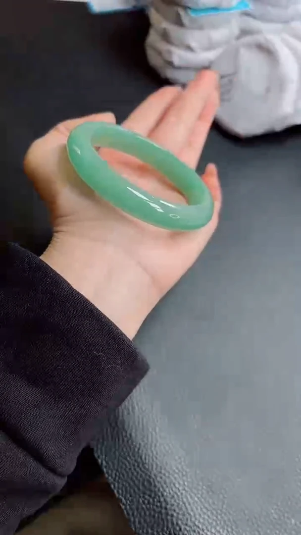 【闪购商品】石英质玉手镯未镶嵌27