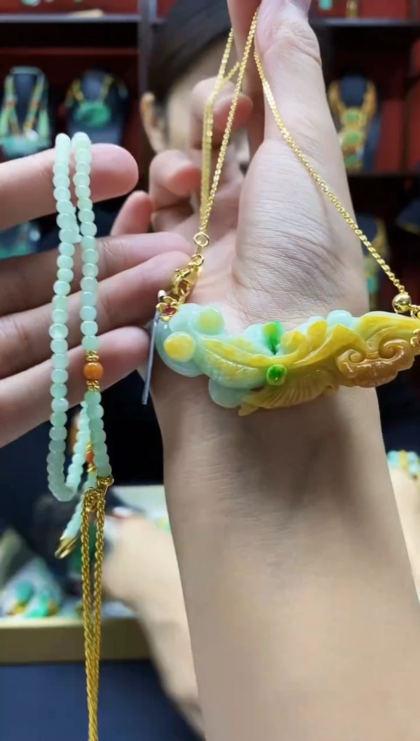 颈饰未镶嵌翡翠吊坠