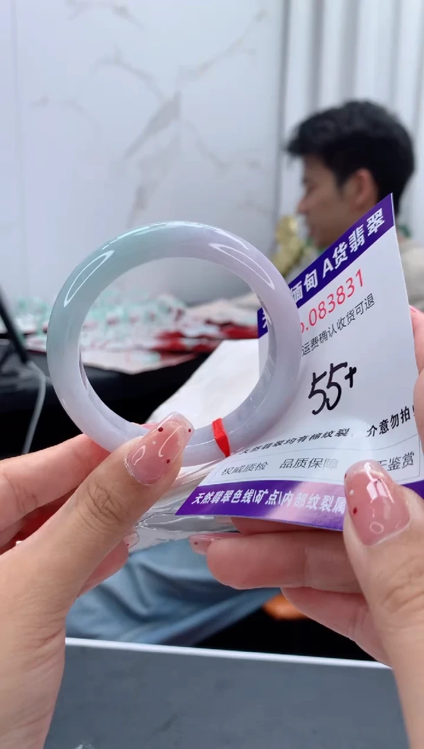 未镶嵌手镯翡翠有纹，完美者勿拍