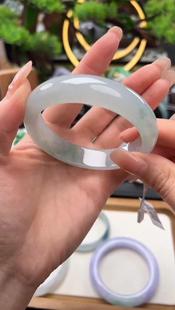 未镶嵌手镯翡翠手镯