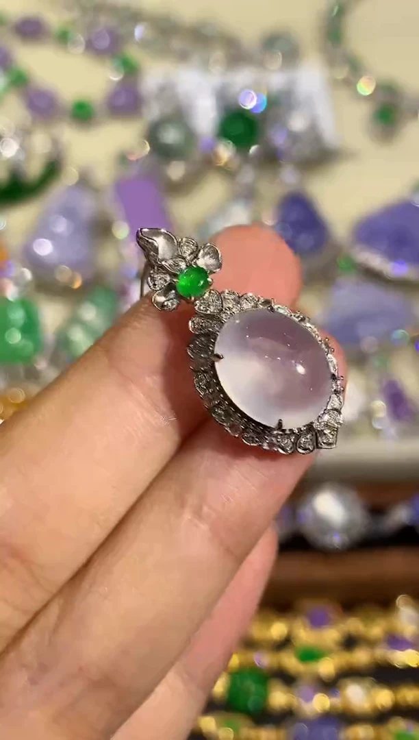 吊坠(不含链)18K金镶嵌翡翠多样性发其一