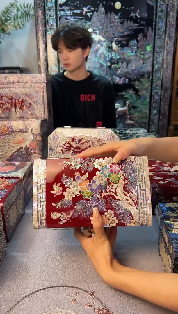 鱼锁绒布底·弘贝雅螺钿漆器文化馆