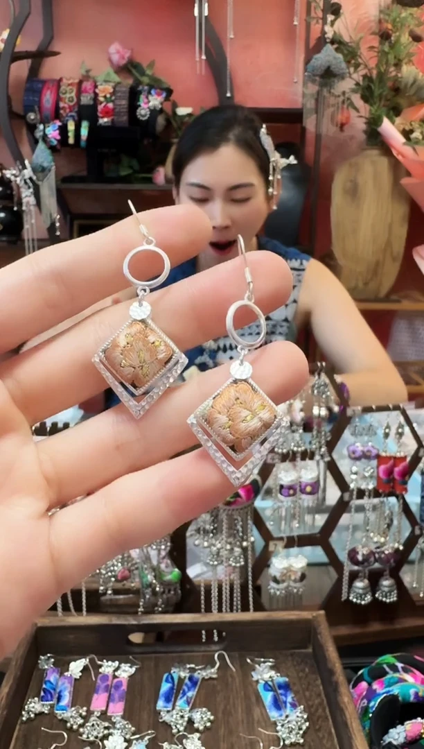 织绣云织谣民族风精美饰品 74
