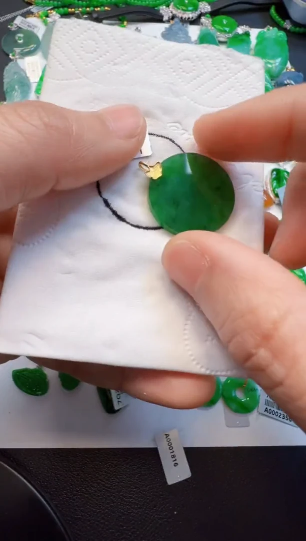 【闪购商品】翡翠吊坠(不含链)18K金镶嵌520