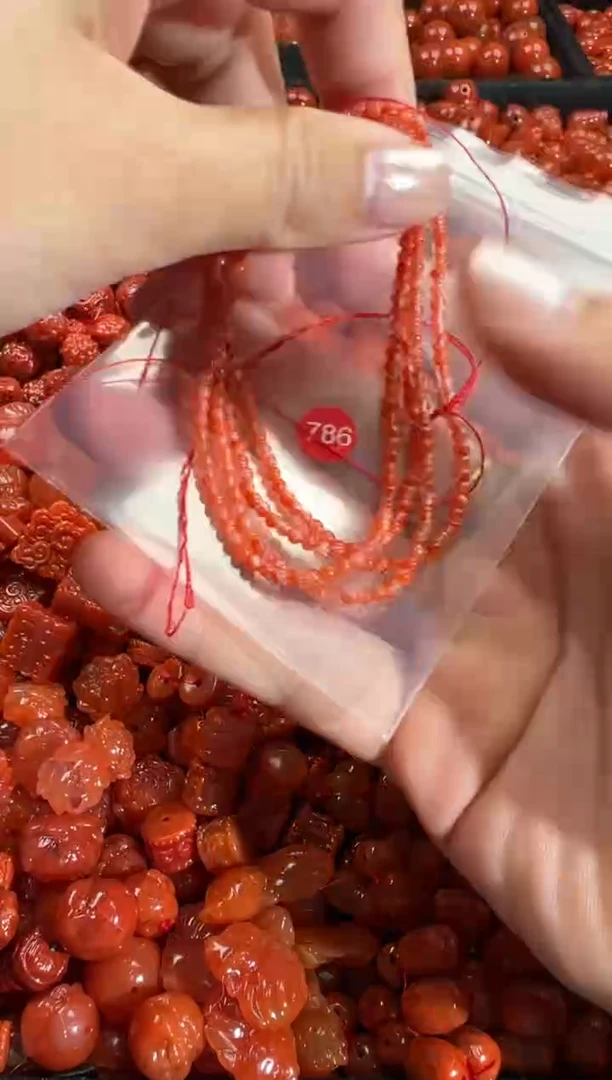 颈饰未镶嵌南红玛瑙1