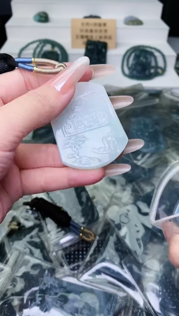 颈饰未镶嵌翡翠