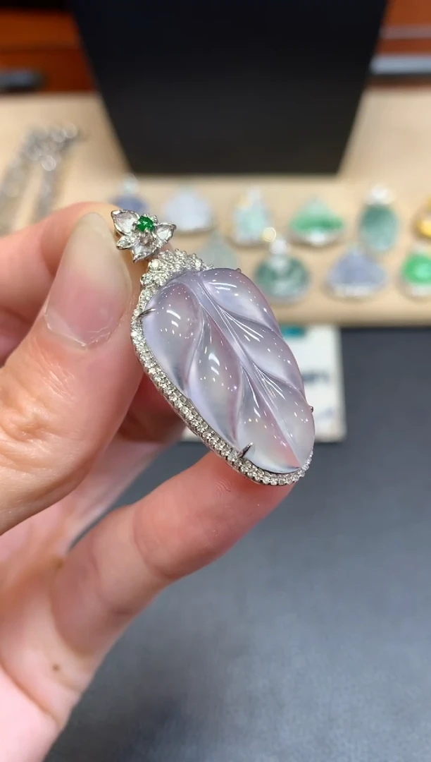 【闪购商品】翡翠颈饰18K金镶嵌叶子【无服务费】