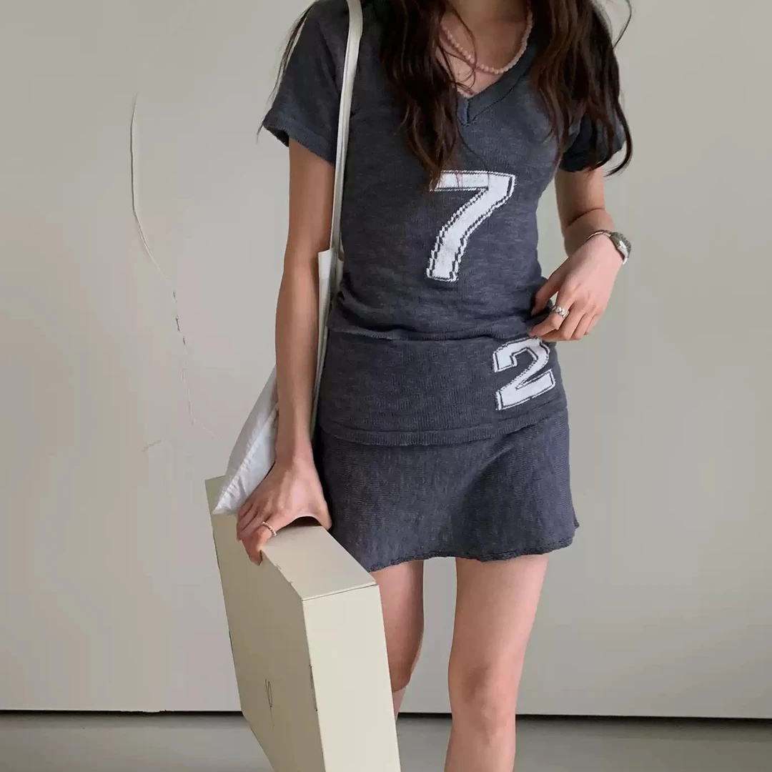 LILUSHOP【5.31 10:00新品】灰色数字弹力针织套装T恤短裙两件套