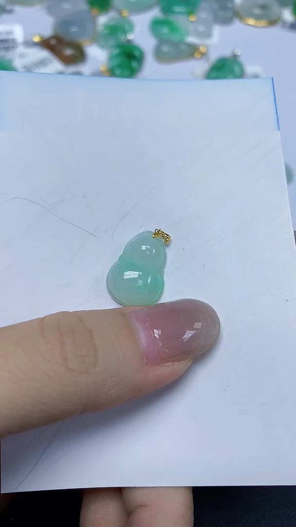 翡翠18K金镶嵌颈饰天然缅甸翡翠A货