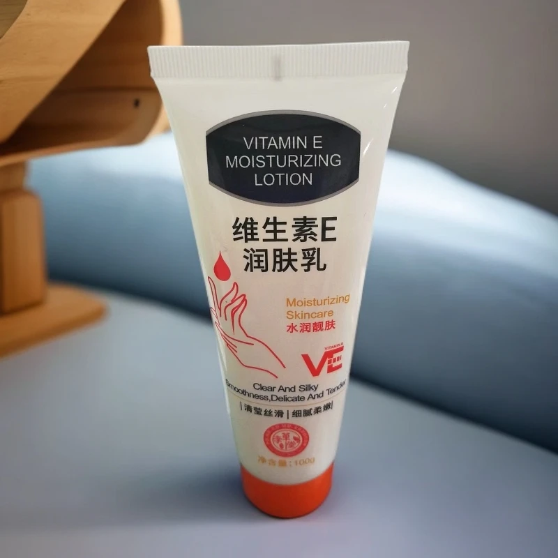 李草堂维生素E润肤乳100g    临期品   包装微瑕